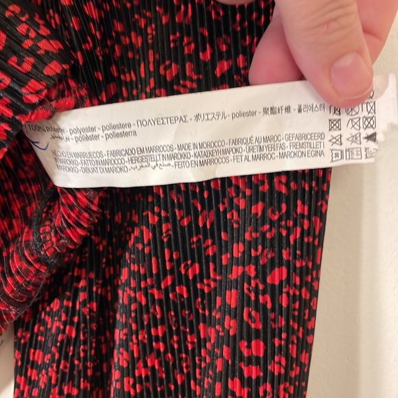 Zara Women’s Cropped Top, Size M. Red and black. NWT. - Picture 6 of 7
